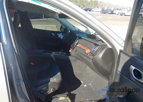 2024 Volvo Xc60 B5 Plus Dark Theme z USA, uszkodzony, nr VIN YV4L12RL1R1884893